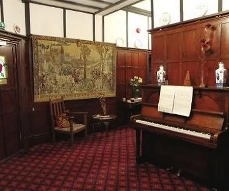 The Tudor Court 3* Solihull